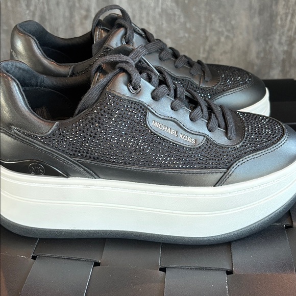 Michael KORS Platform Lace Up - Picture 1 of 9